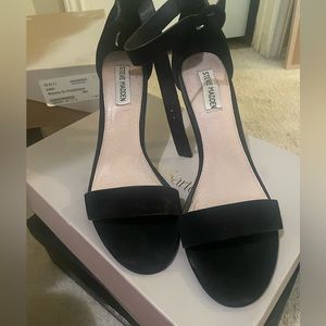 Steve Madden strappy black sandals size 8